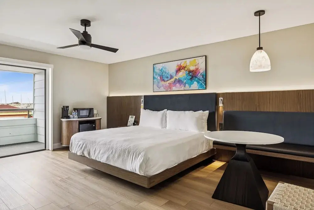 Deluxe Double room with partial ocean view (full double bed)