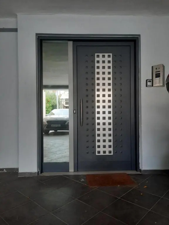 One bedroom apartment new with large living room