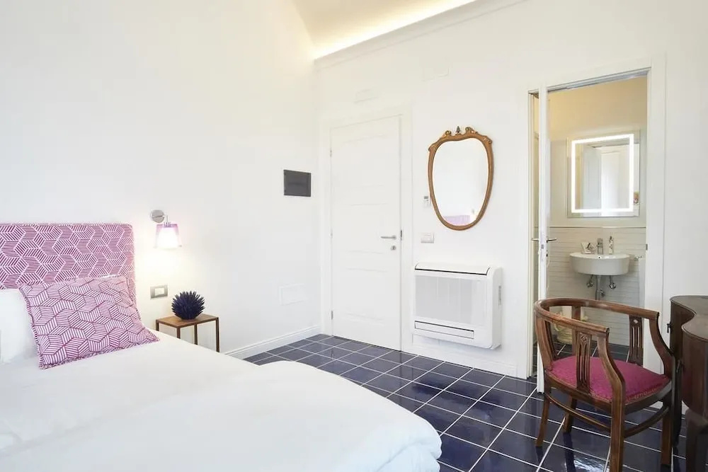 Deluxe Double room with garden view (full double bed)