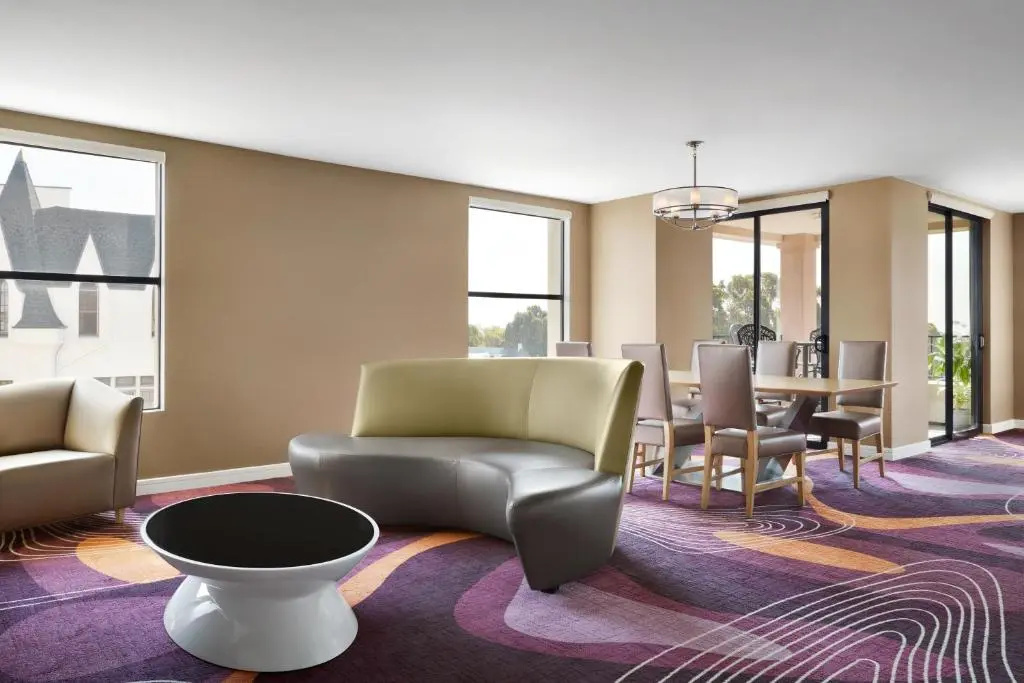 Double Suite with balcony full double bed