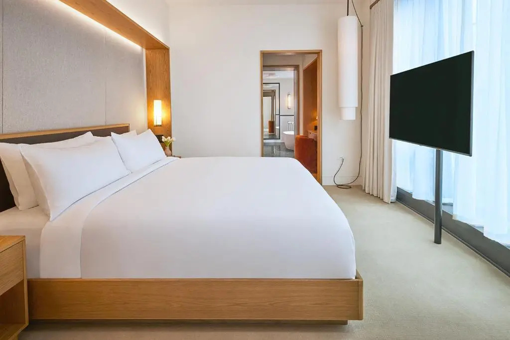 1 Bedroom Corner Double Suite (full double bed)