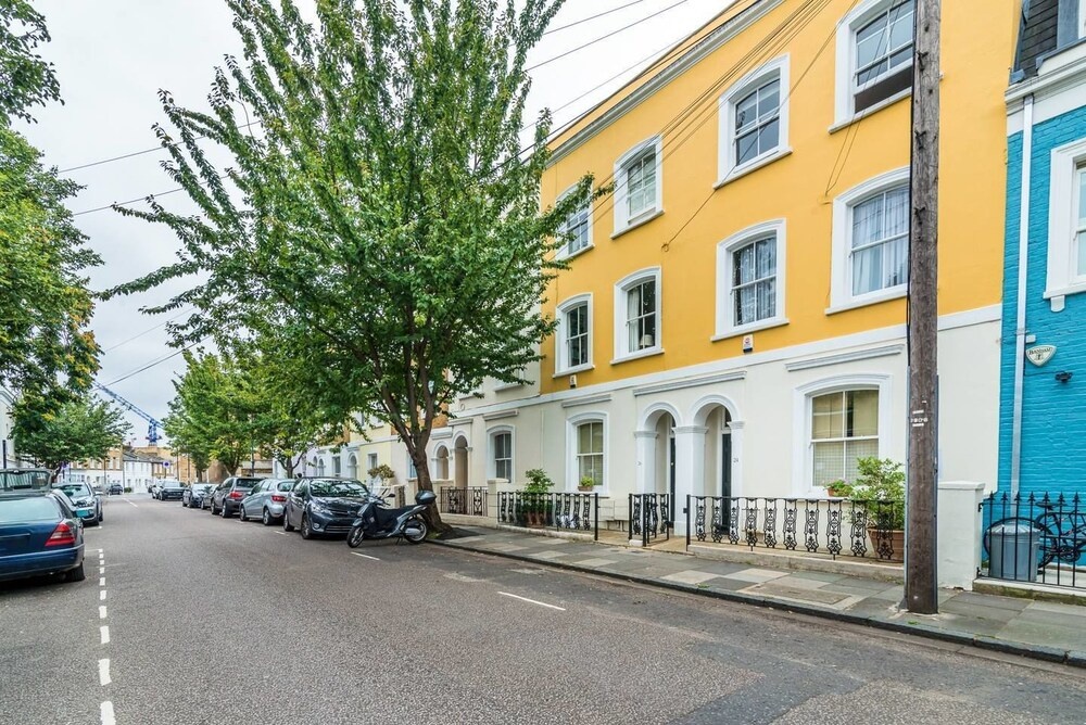 Fabulous Large and Quirky 4 Bedroom House