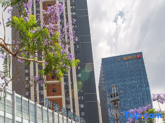 Home Inn Plus (Kunming Tongde Square Wanhong Road)