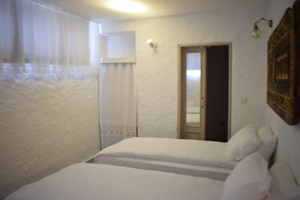 Economy room