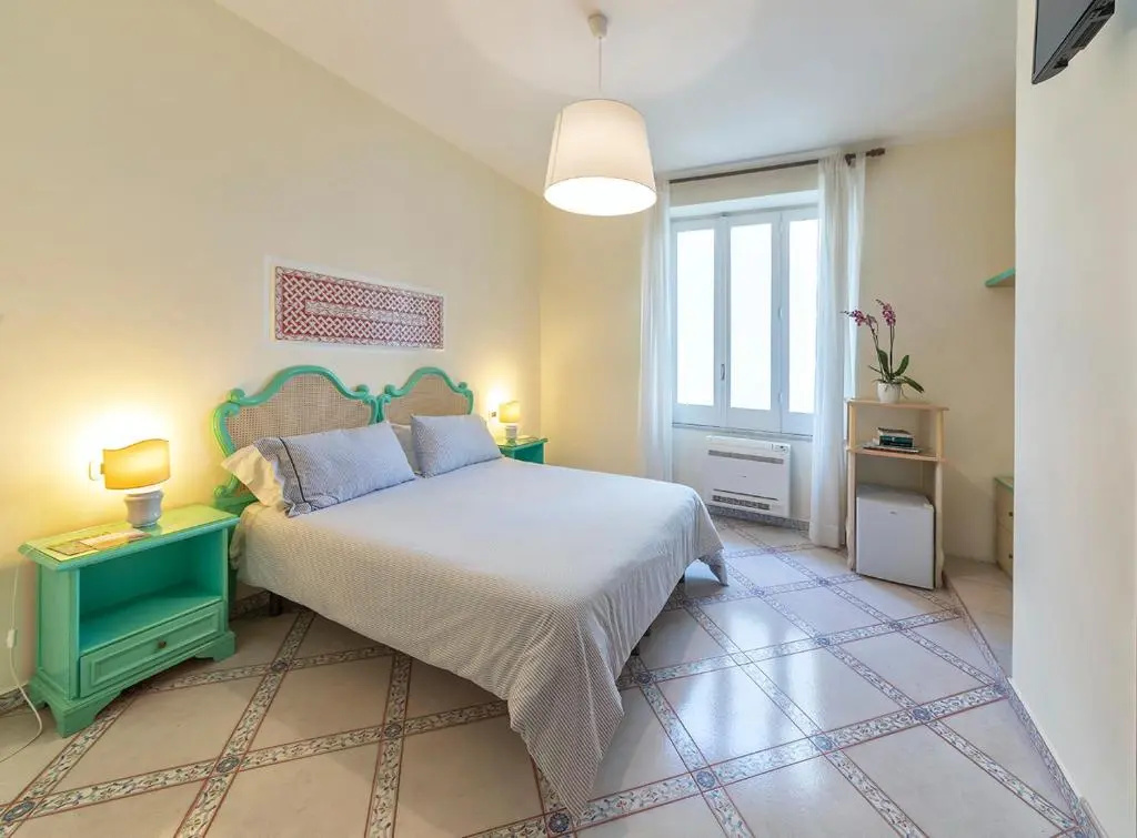 Standard Double room with courtyard view (full double bed)