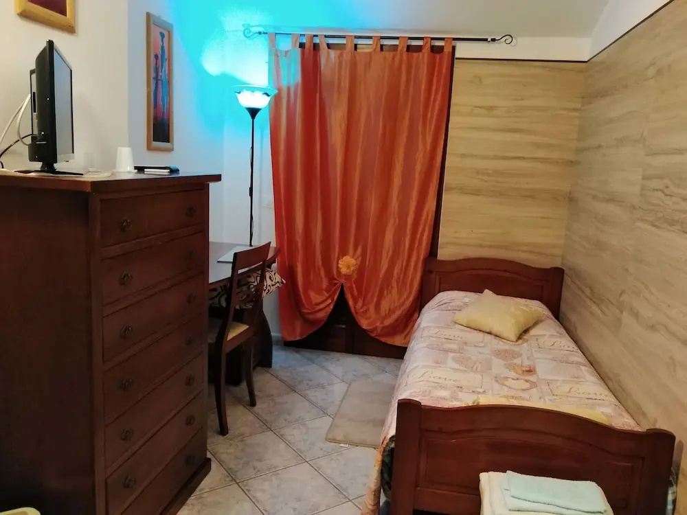 Economy room