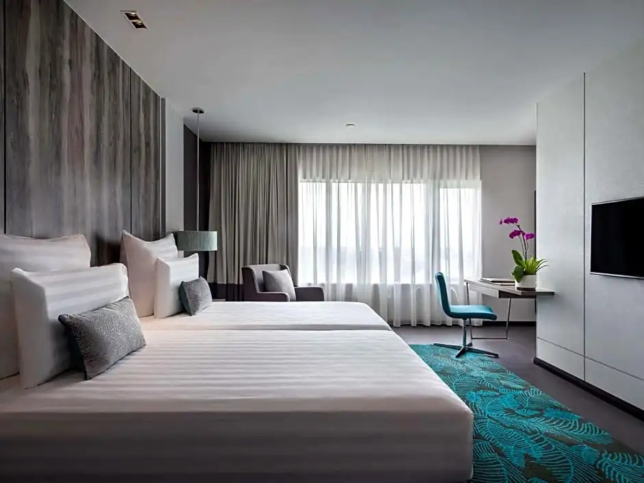 Superior room with city view
