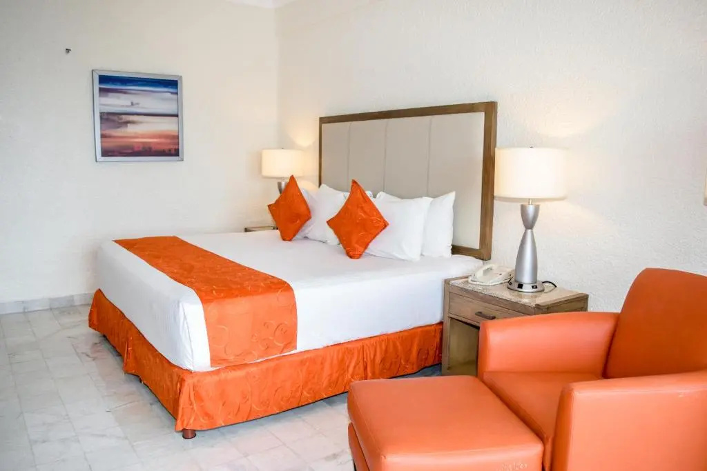 Standard room with mountain view