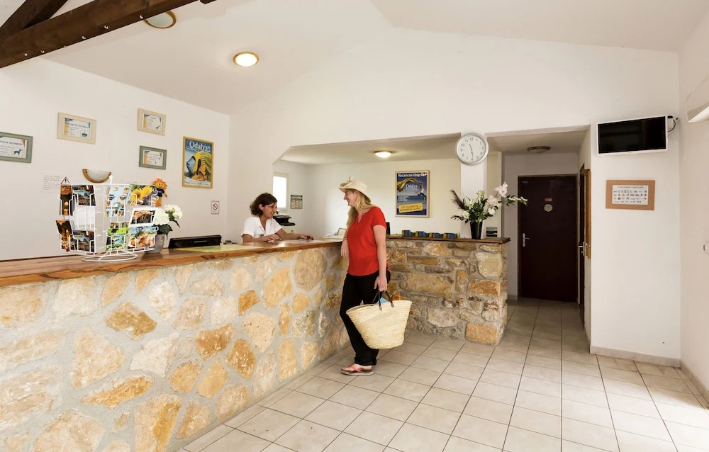 Lobby & Reception