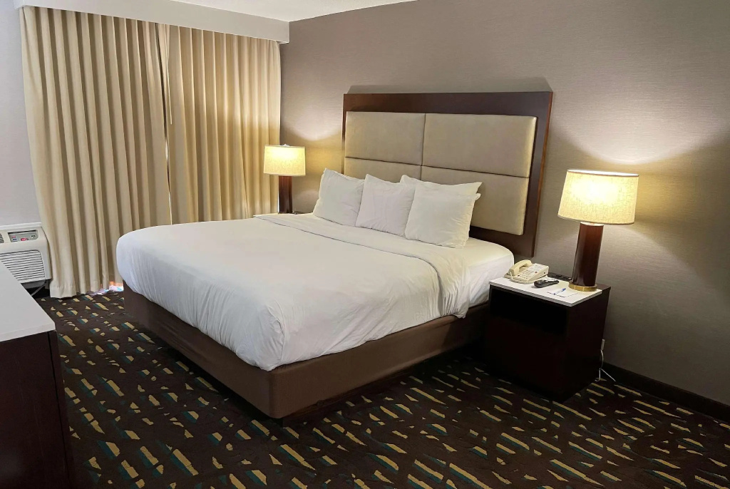 Double room (full double bed)