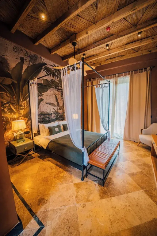 Deluxe room with balcony and with pool view