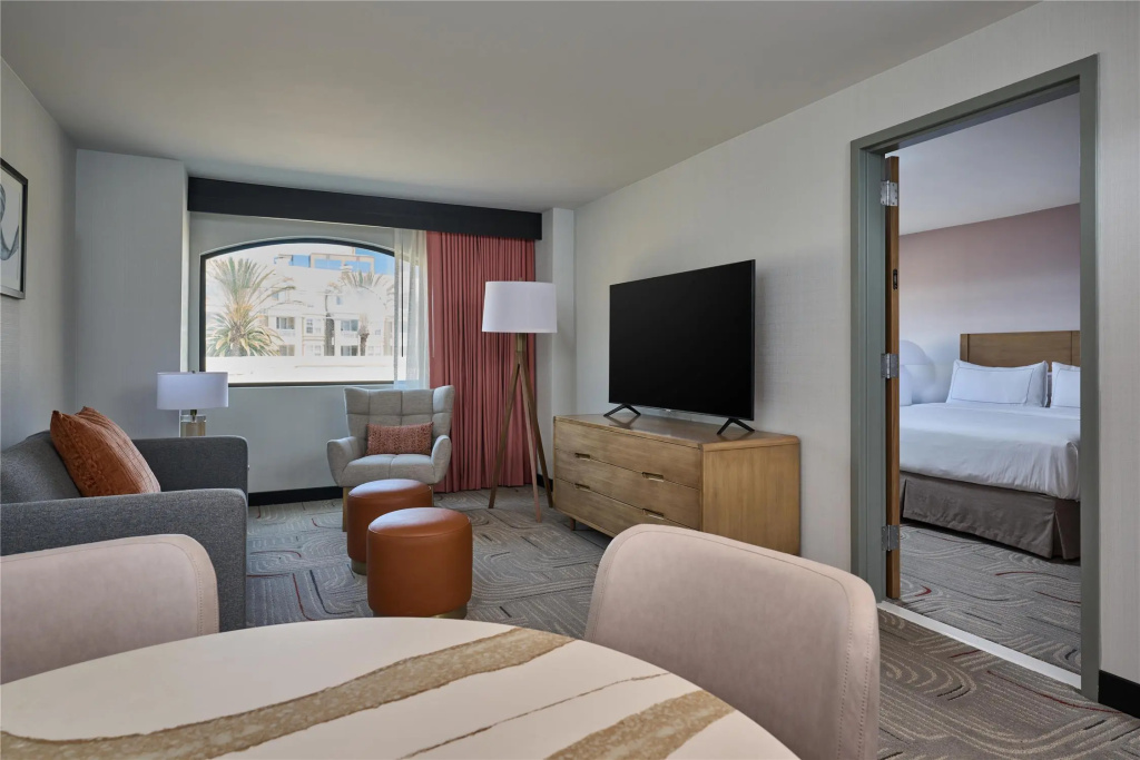 Hotel Zessa Orange County Airport, a DoubleTree by Hilton - Général