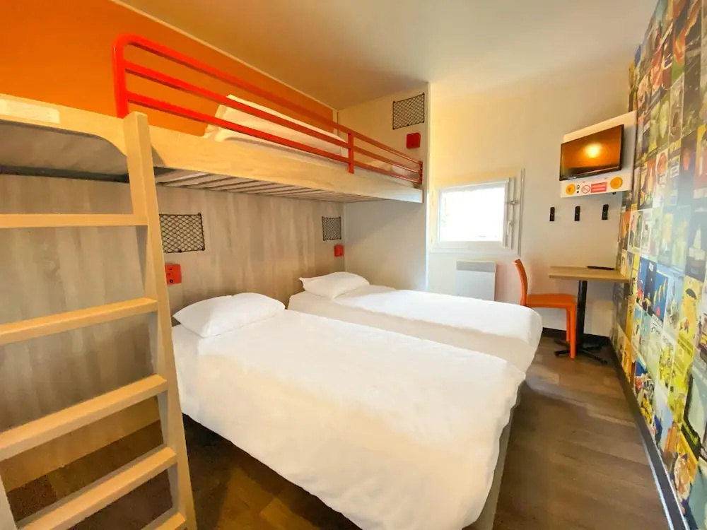 Standard Triple room