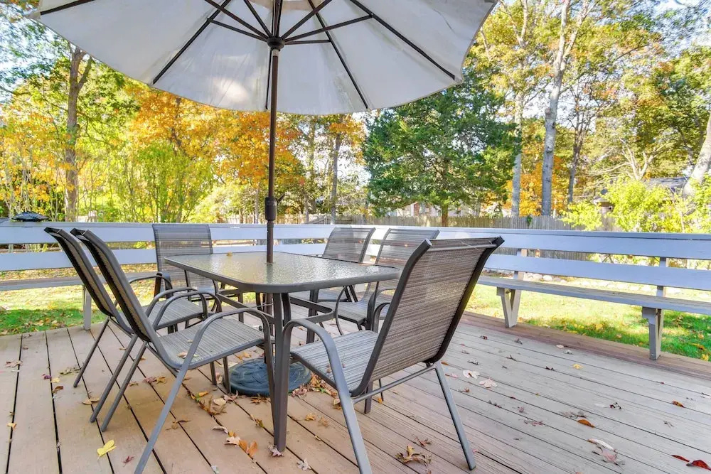 Bike to Private Beach: Cape Cod Escape w/ Sunroom