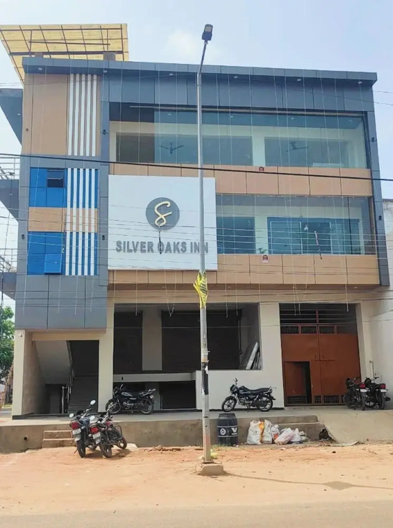 Hotel Silver Oaks Inn Mathura