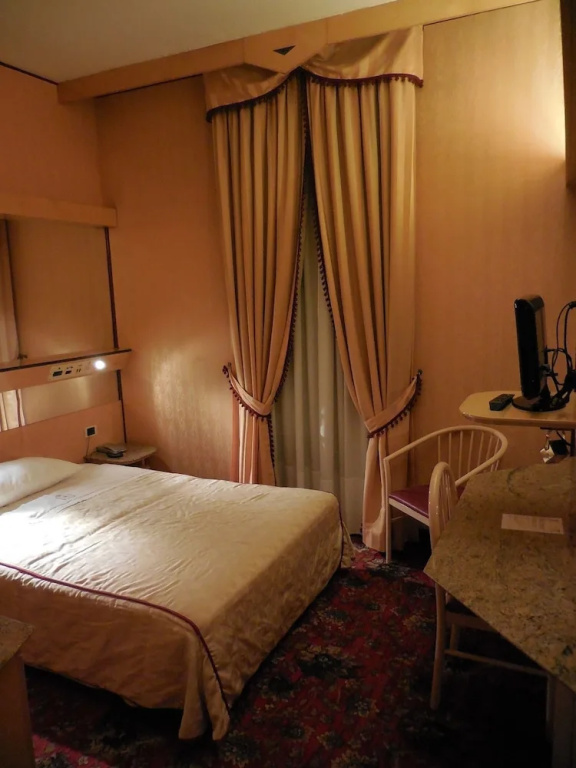 Standard Single room with balcony (single bed)