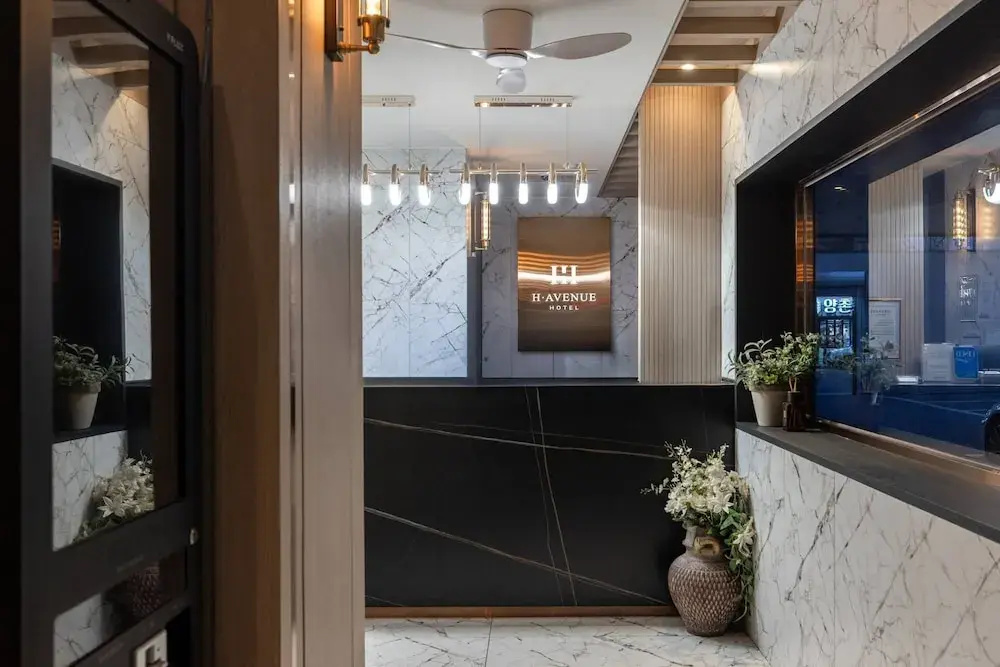 H-Avenue Hotel