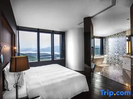 2 Bedrooms Suite with lake view