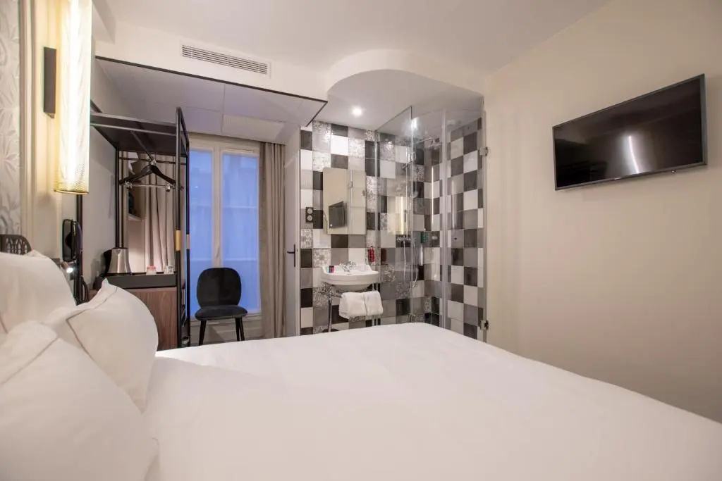 Business Double room (full double bed)