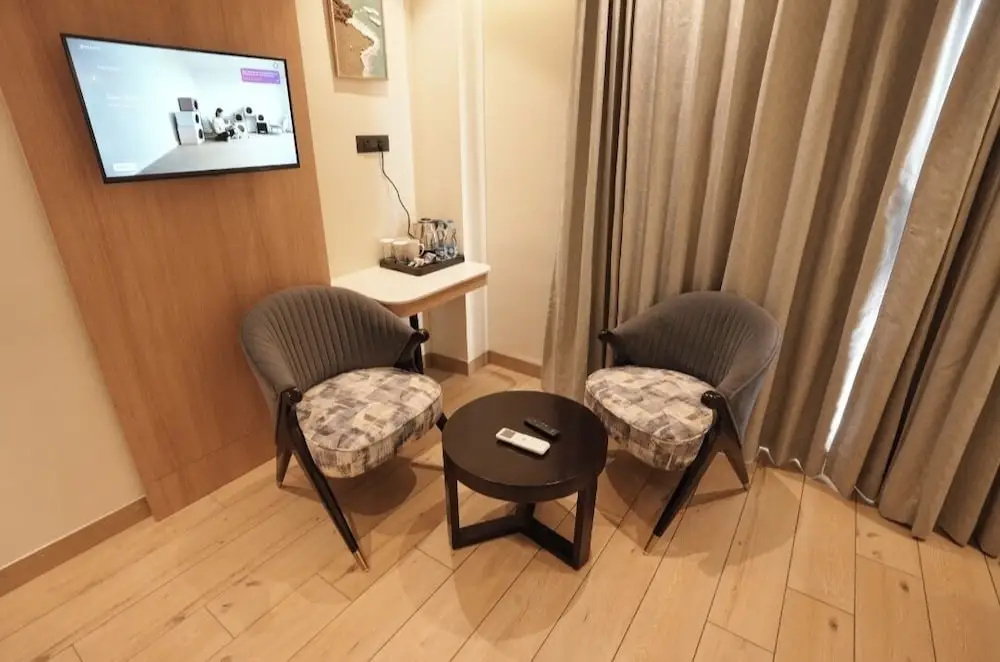 Hotel Midas — 2