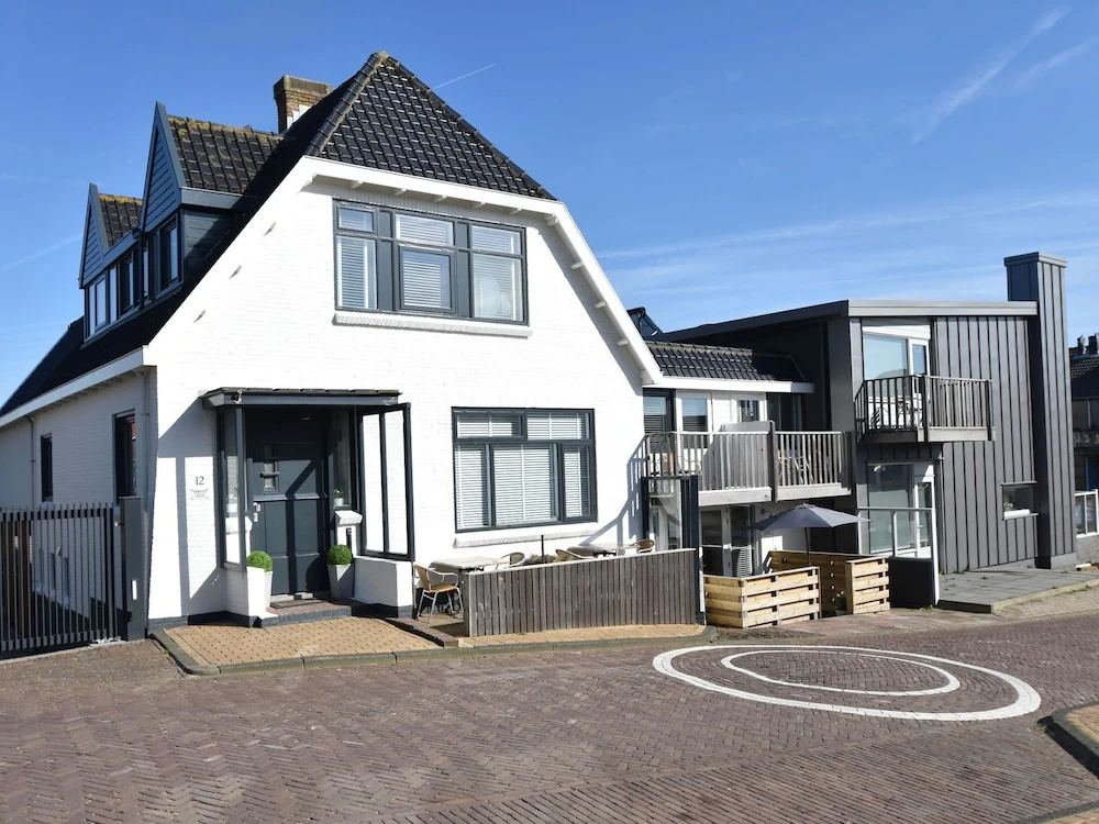 Stunning Holiday Home in Bergen aan Zee Near Beach