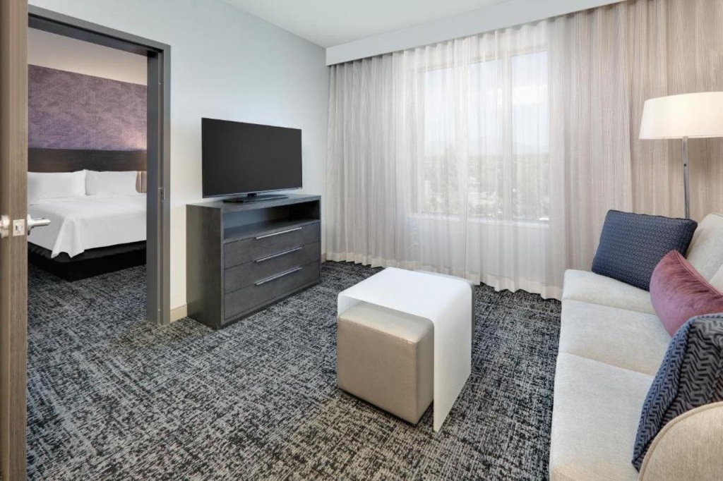 Luxe Grand Hotel Apartments - 3