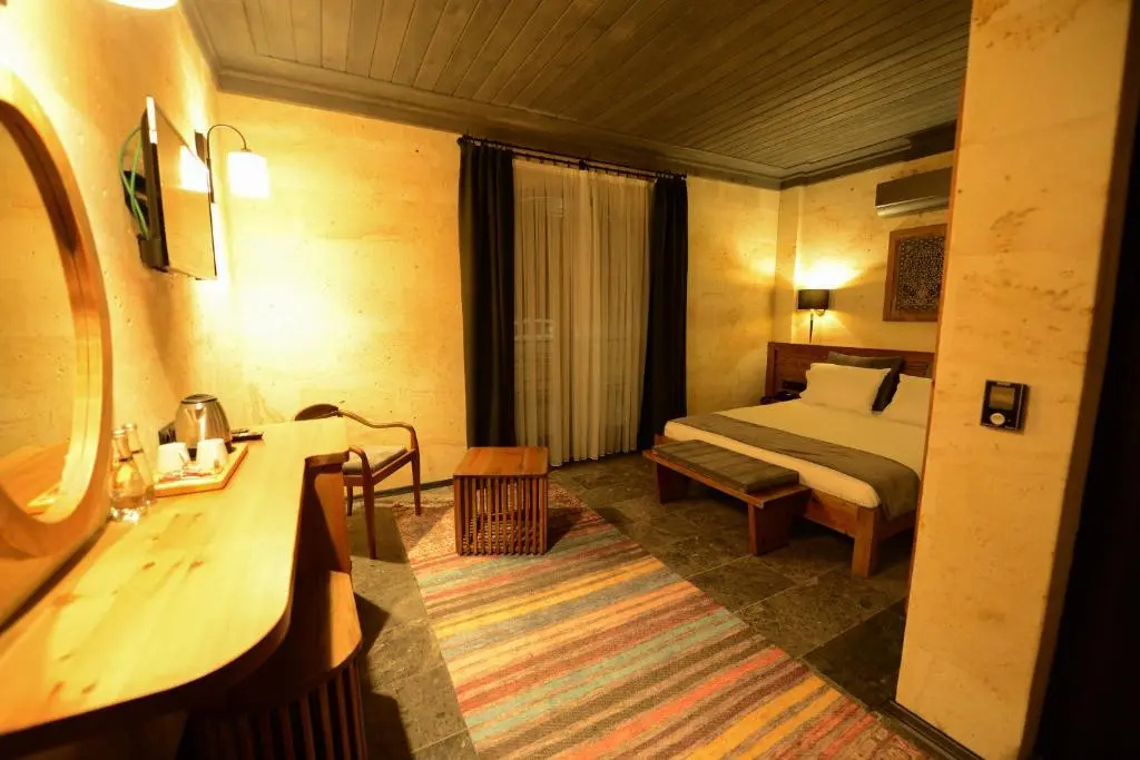 Deluxe Double room with balcony (full double bed)
