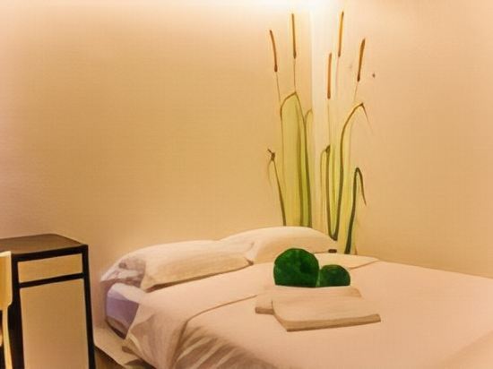 V Garden Hotel
