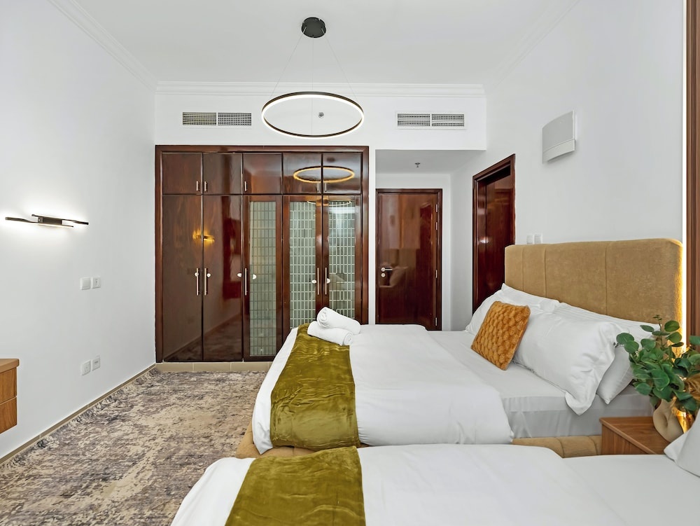 Centric Flat with Marina View — 2
