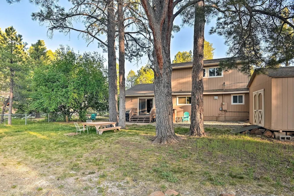Flagstaff Retreat w/ Large Yard, Balcony & Views!