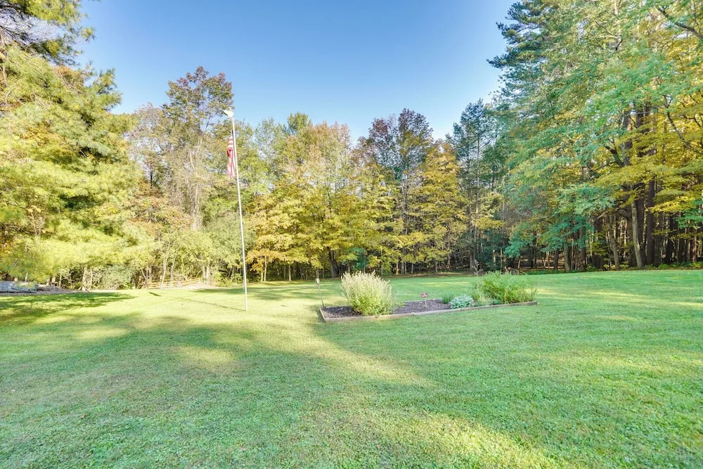 Tranquil 3 BR Stockbridge House w/ Private Deck!