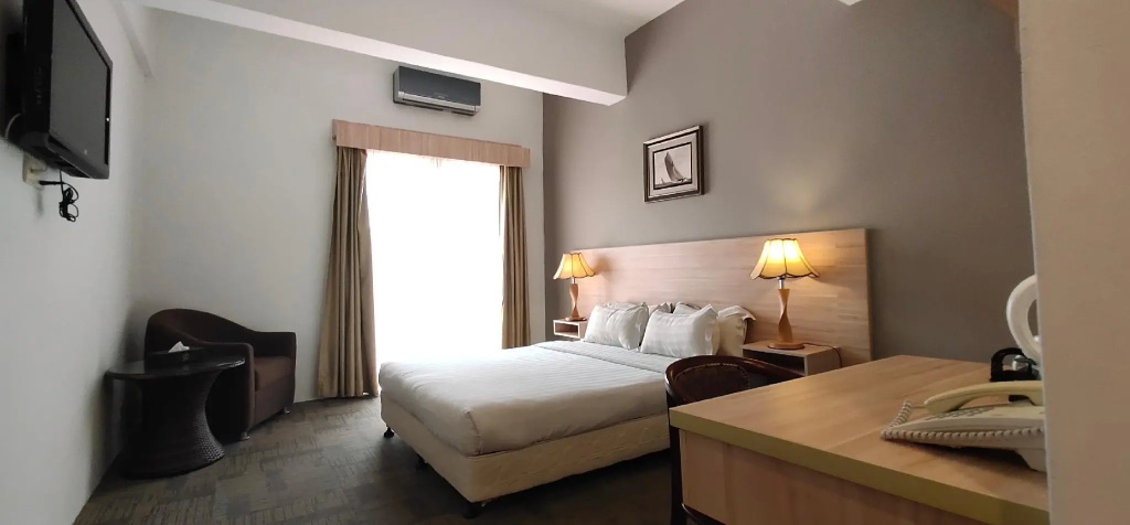 Deluxe Double room (full double bed)