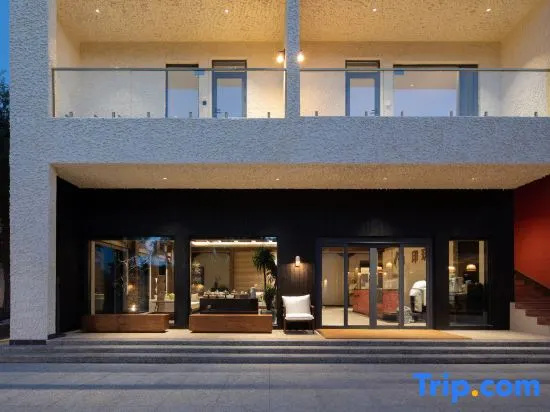 Dunhuang Yinyueyi Resort Homestay
