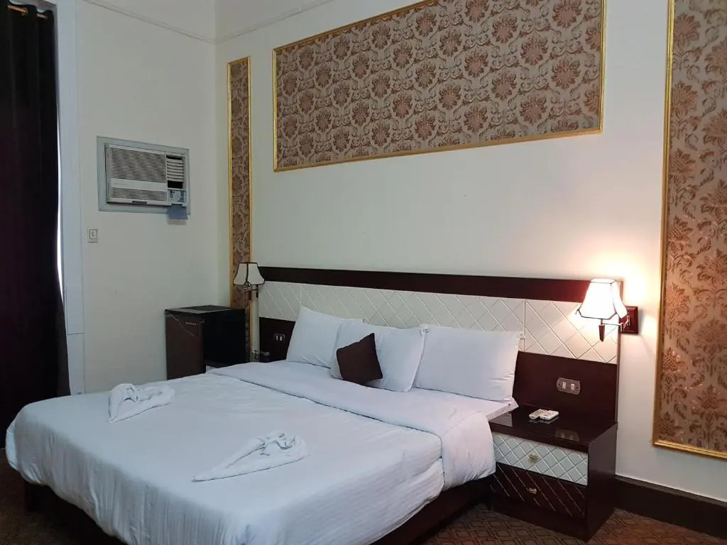 Deluxe Double room (full double bed)