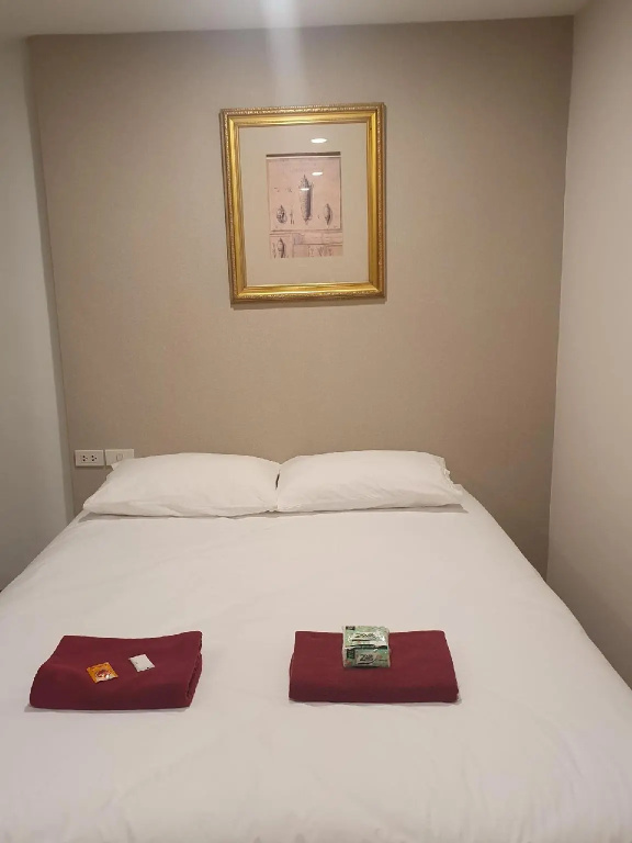 Deluxe Double room (full double bed)