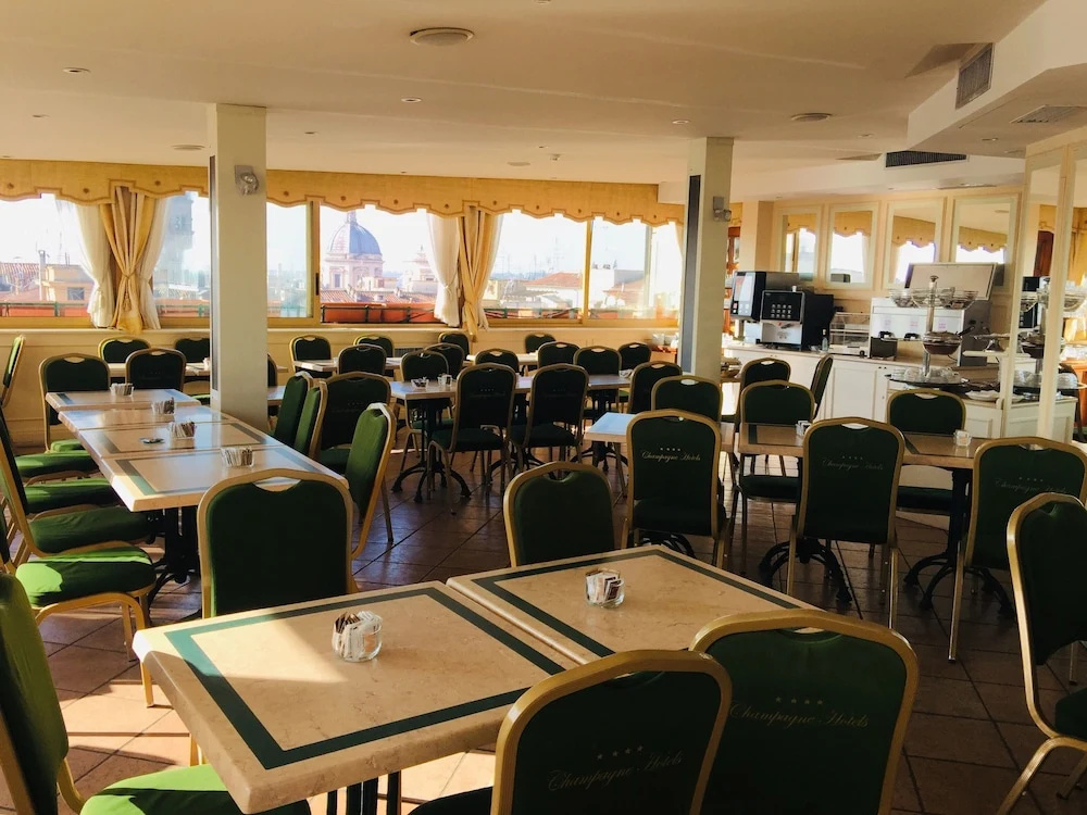 Champagne Palace Hotel - Général