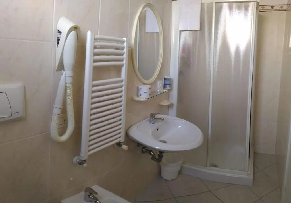 Standard Triple room with garden view