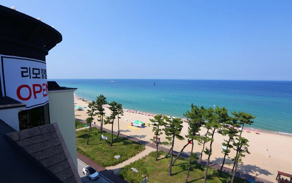 Beach & Waterfront