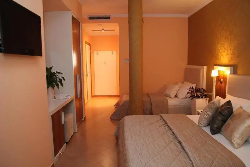 Standard Triple room with balcony
