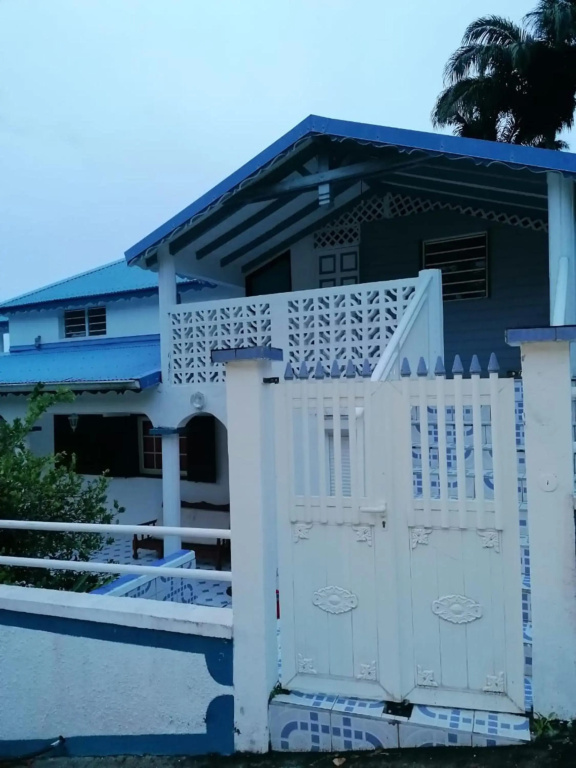 Appartement de 3 chambres avec vue sur la mer terrasse et wifi a Deshaies a 1 km de la plage