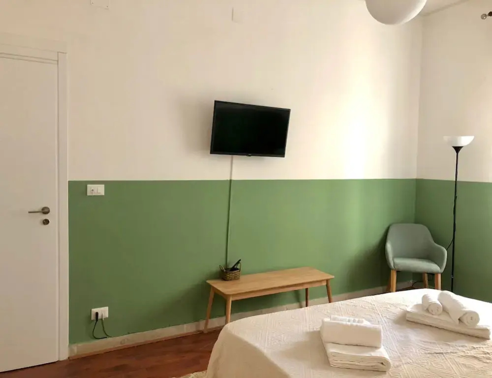 Deluxe Double room (full double bed)