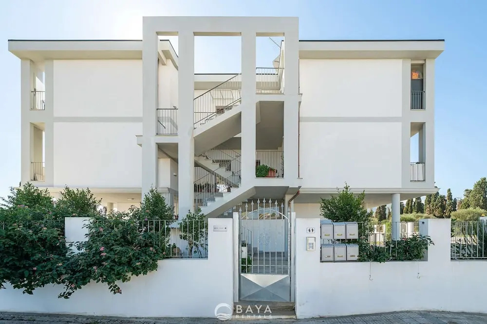 Modern Bright 2BR Retreat With Balcony