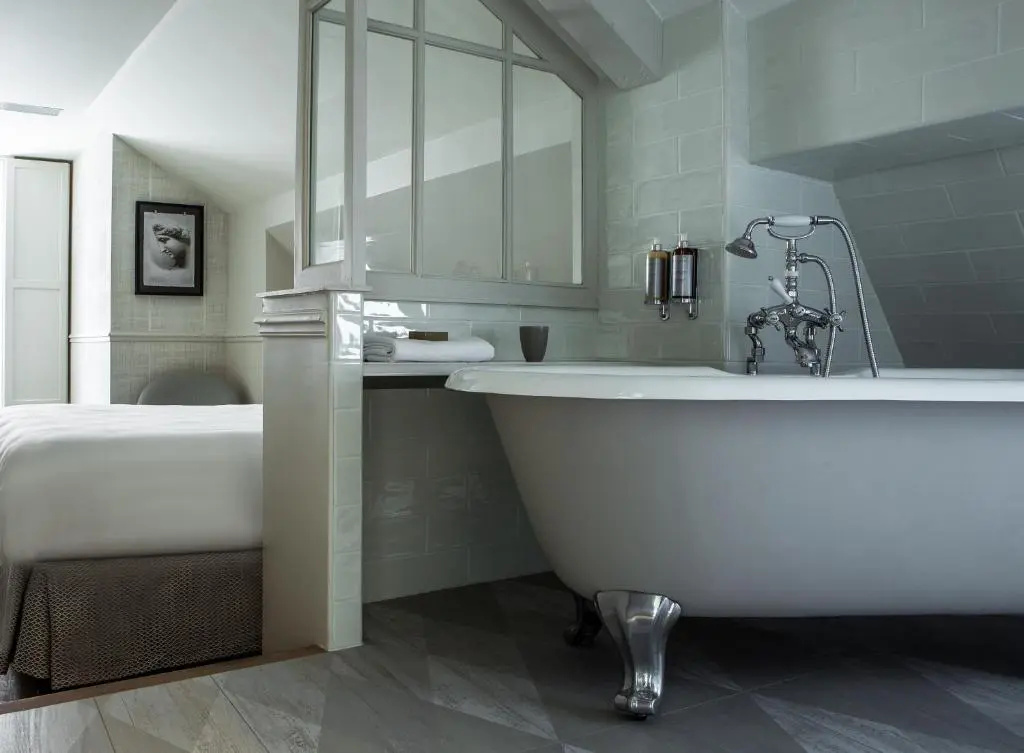 Superior Double room (full double bed)