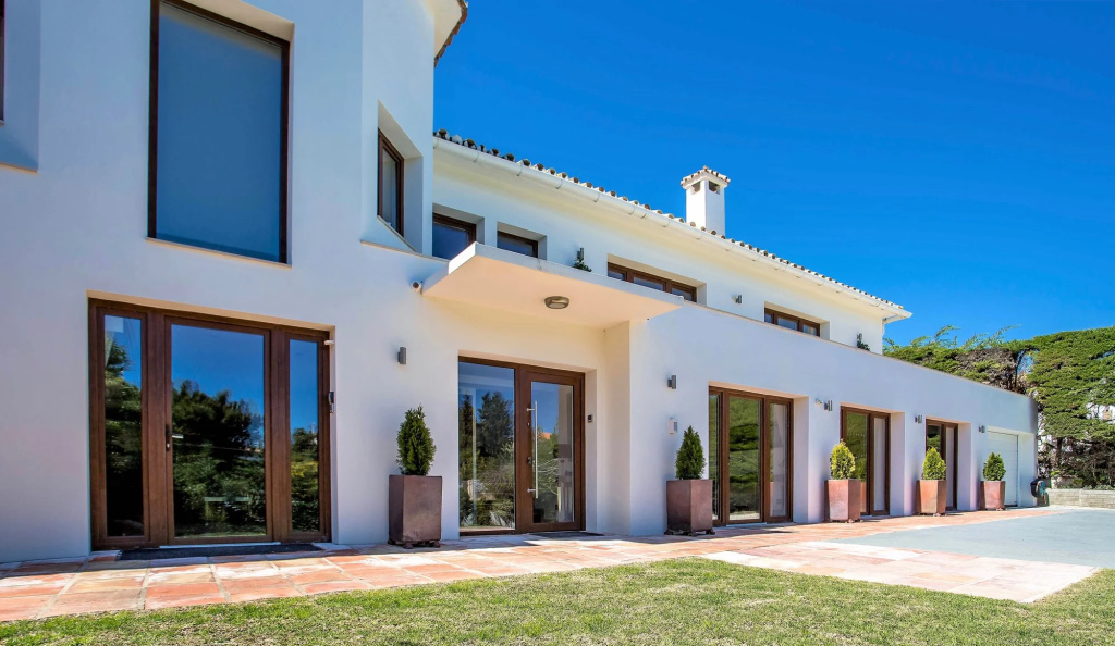 4 B/R VILLA by Puerto Banus & Sea 5 m ✴️✴️✴️✴️✴️