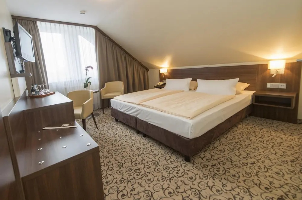 Standard Double room (full double bed)
