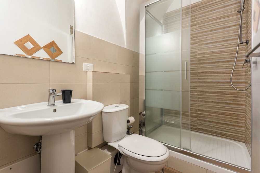 Standard Single room with balcony (single bed)