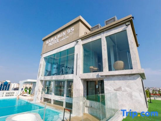NAWAMIN 95 HOTEL• infinite pool