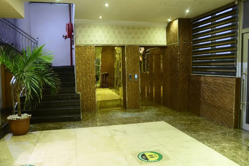 Lobby & Reception