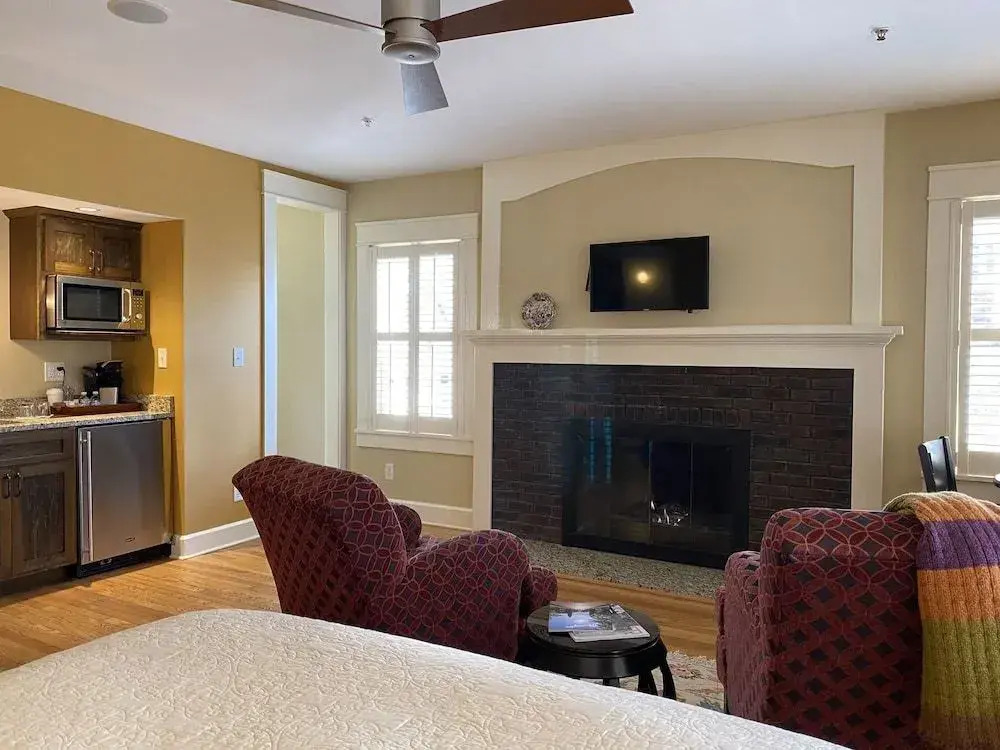 Showers Inn - фото 4