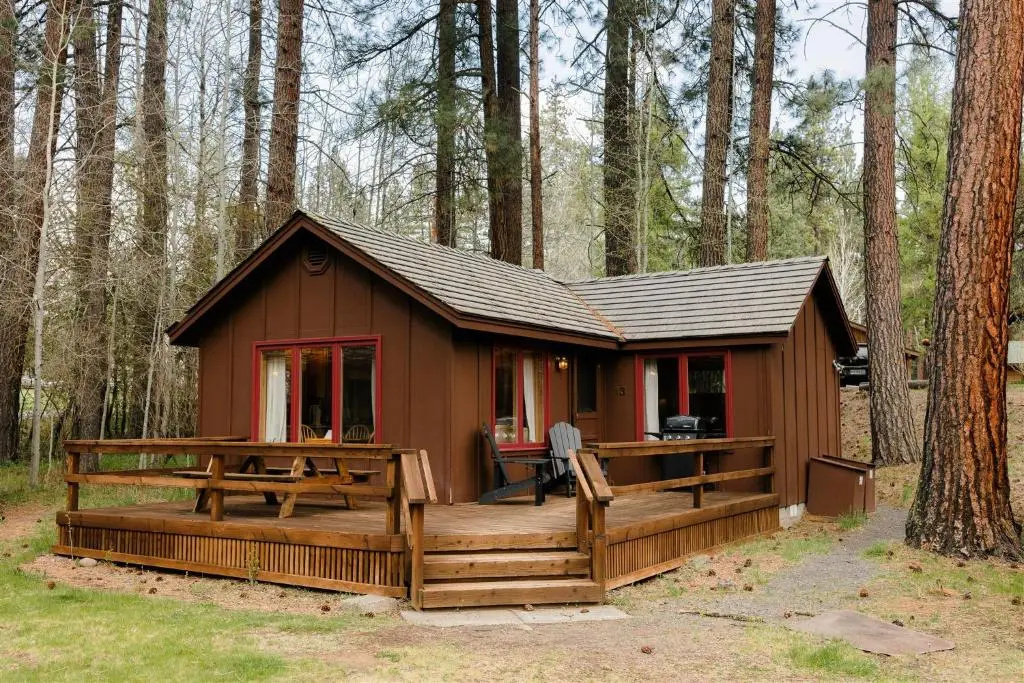 Lake Creek Lodge
